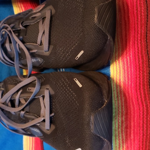 Brooks - Picture 5 of 9